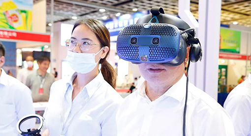 糧油學(xué)會領(lǐng)導(dǎo)參觀邁安德展臺并調(diào)研指導(dǎo)工作