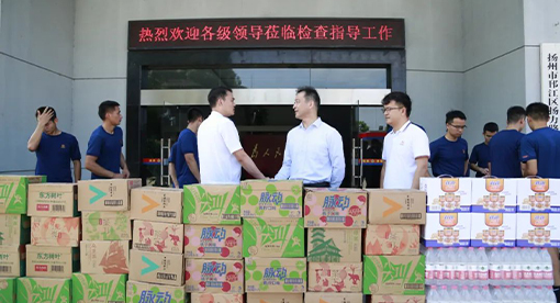 在第96個(gè)“八一”建軍節(jié)來(lái)臨之際，邁安德集團(tuán)到邗江區(qū)消防救援大隊(duì)進(jìn)行慰問(wèn)